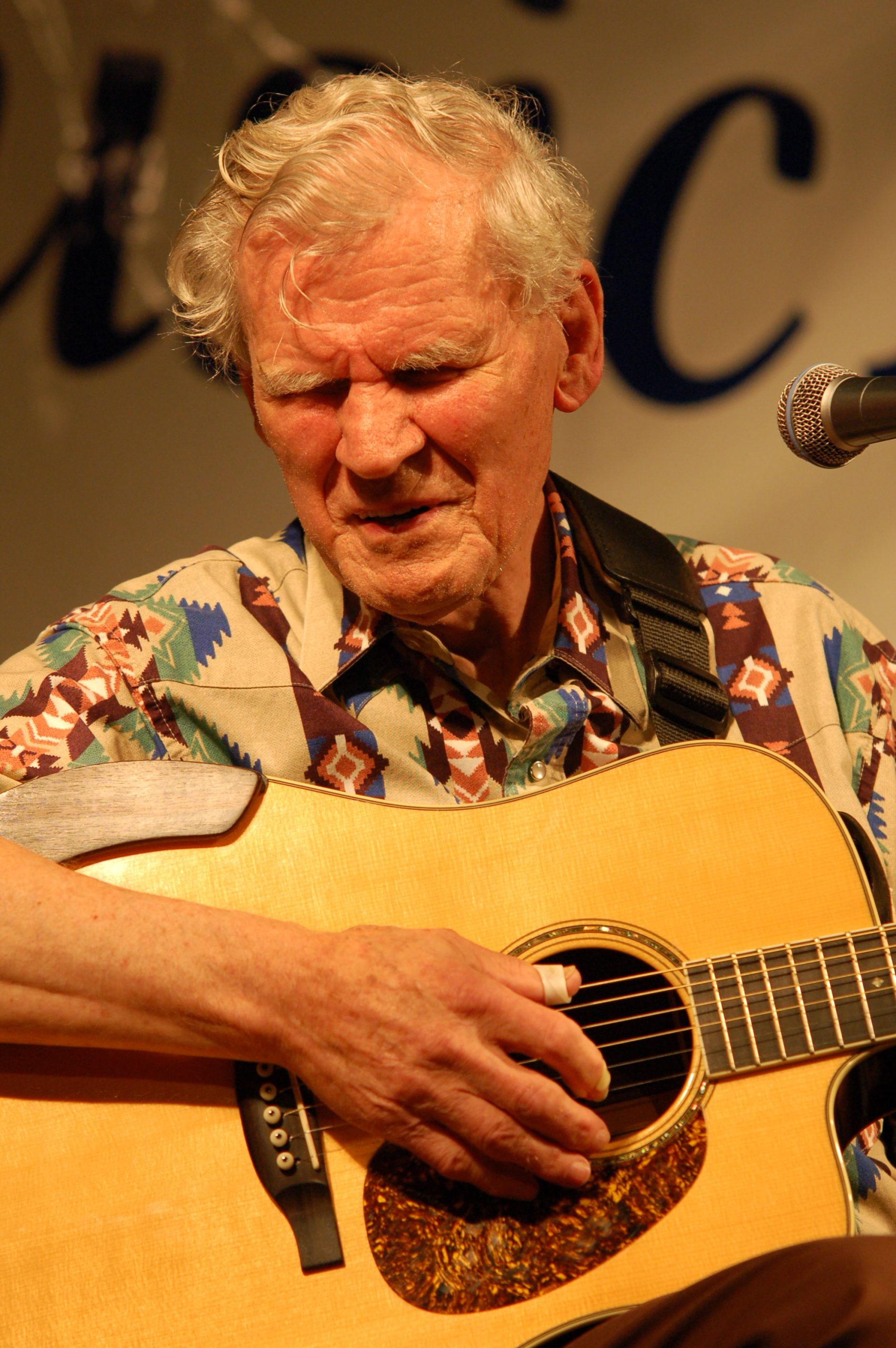 Doc Watson - Doc's Guitar Fingerpicking and Flatpicking